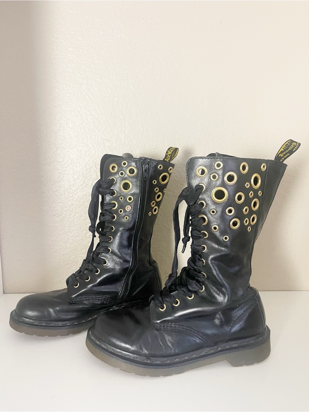 Vintage Dr. Martens tall Johari Combat Boot with gold-tone grommets grunge 8 - Picture 4 of 14